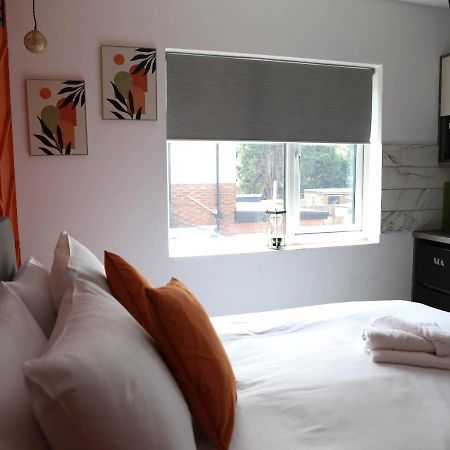 Cb Stays - Private Rooms With Ensuite And Kitchenette In 피터버러 외부 사진