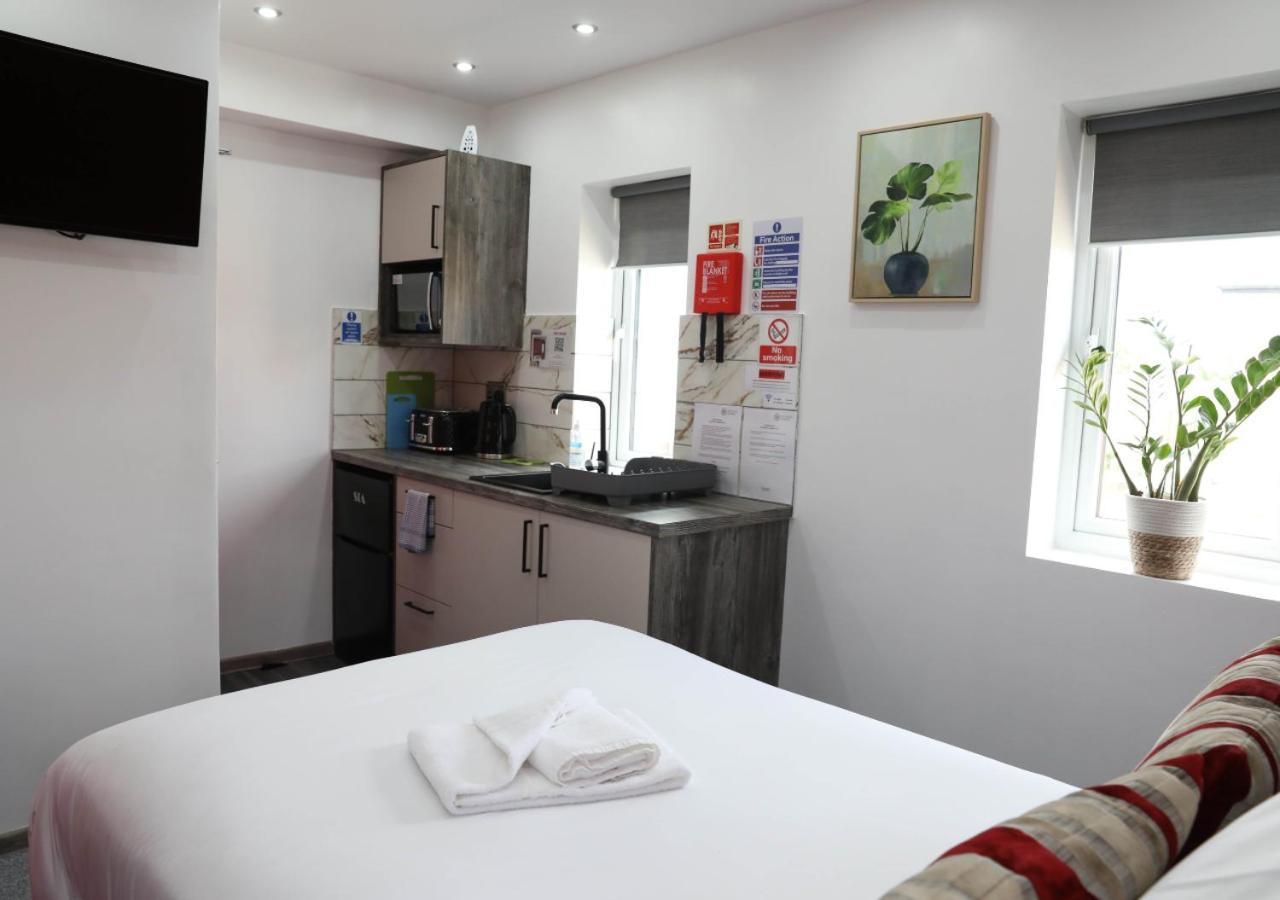 Cb Stays - Private Rooms With Ensuite And Kitchenette In 피터버러 외부 사진