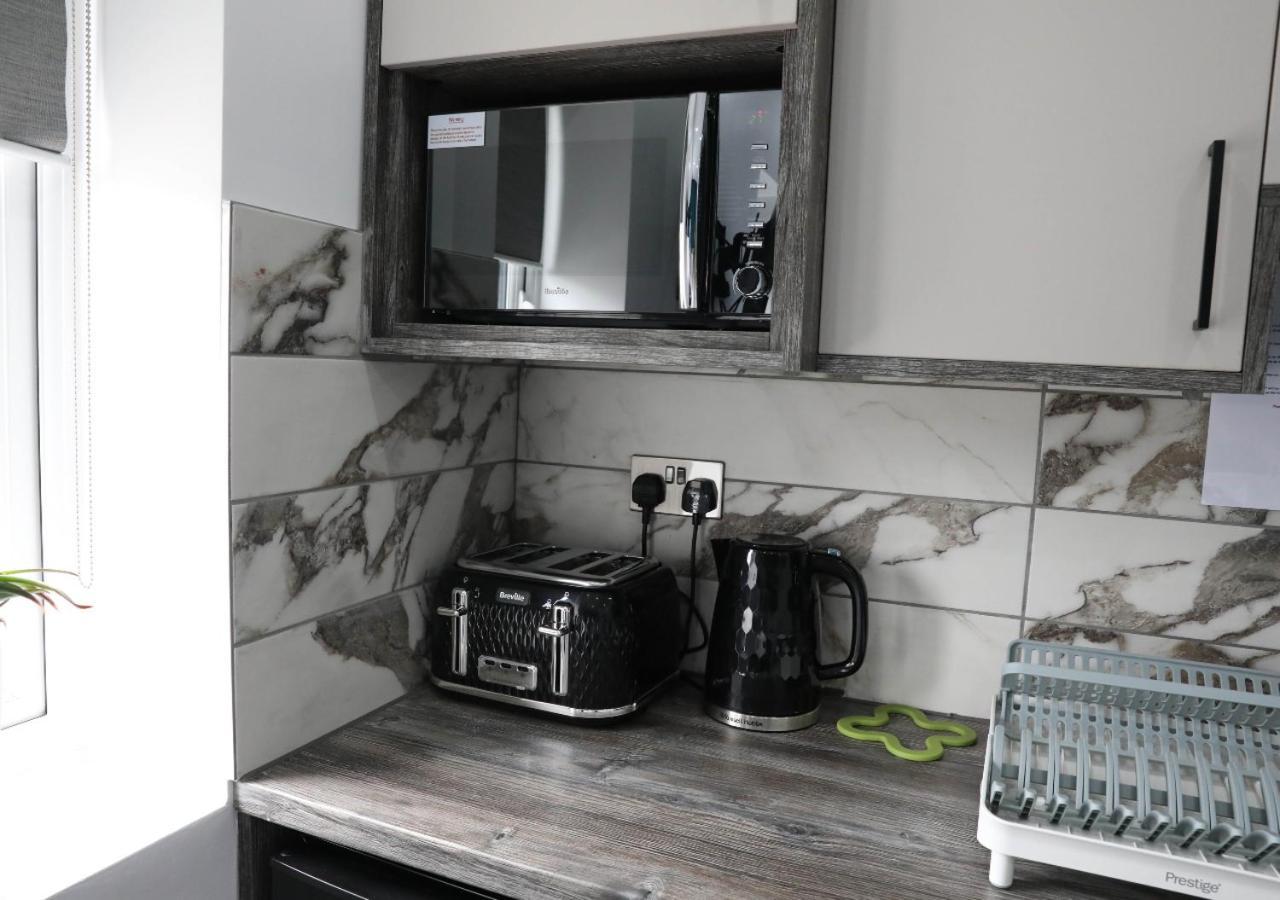 Cb Stays - Private Rooms With Ensuite And Kitchenette In 피터버러 외부 사진