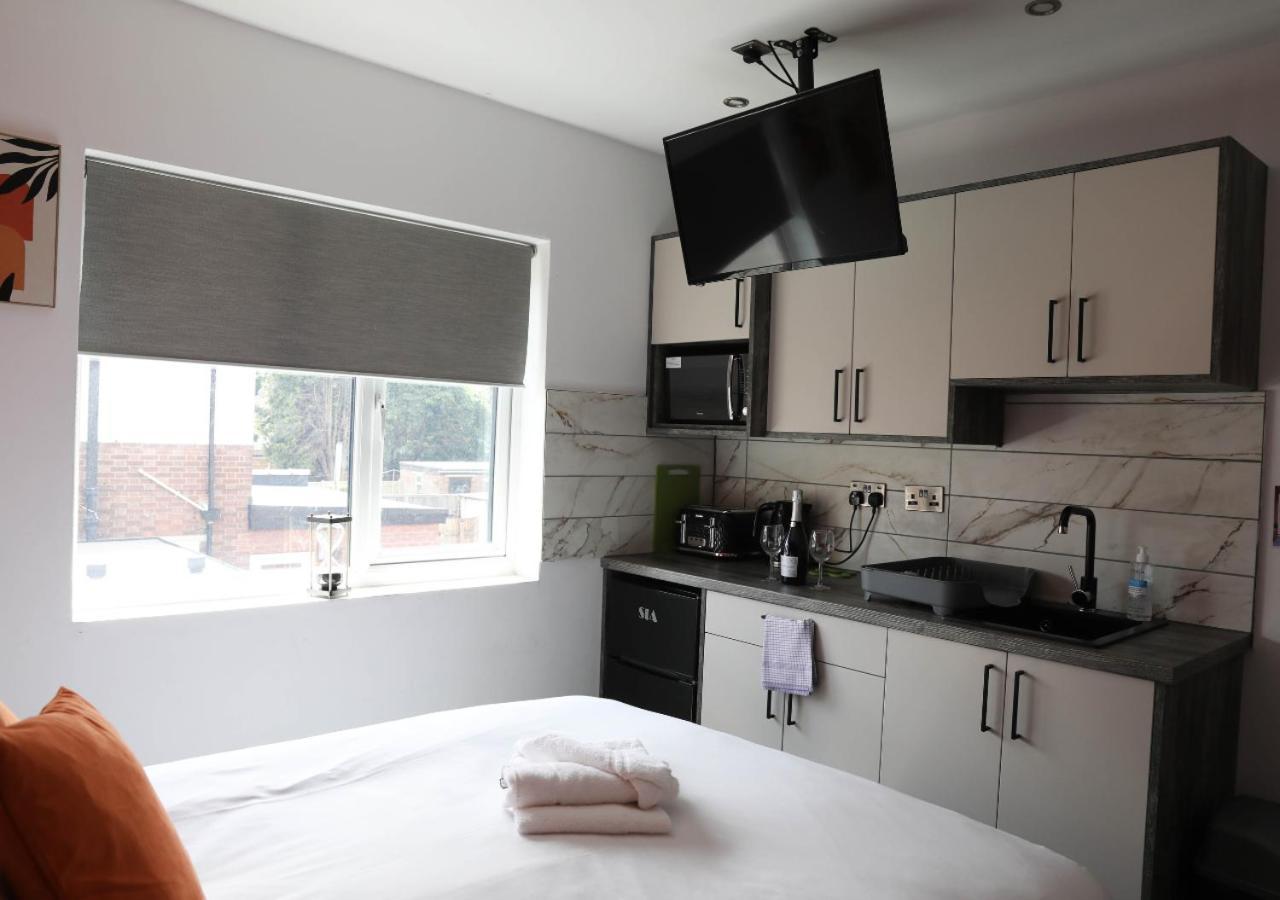Cb Stays - Private Rooms With Ensuite And Kitchenette In 피터버러 외부 사진
