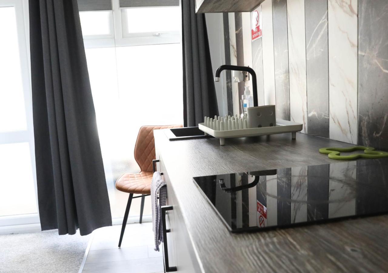Cb Stays - Private Rooms With Ensuite And Kitchenette In 피터버러 외부 사진