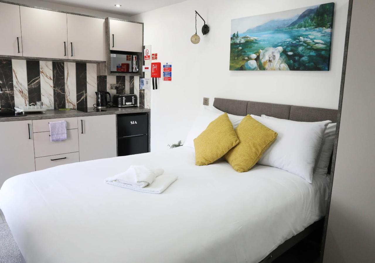 Cb Stays - Private Rooms With Ensuite And Kitchenette In 피터버러 외부 사진