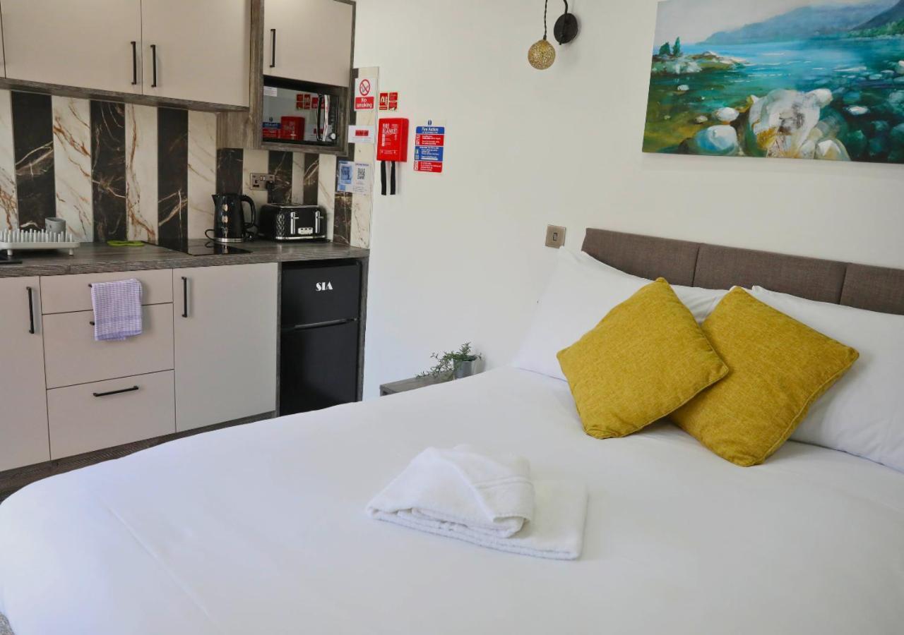 Cb Stays - Private Rooms With Ensuite And Kitchenette In 피터버러 외부 사진